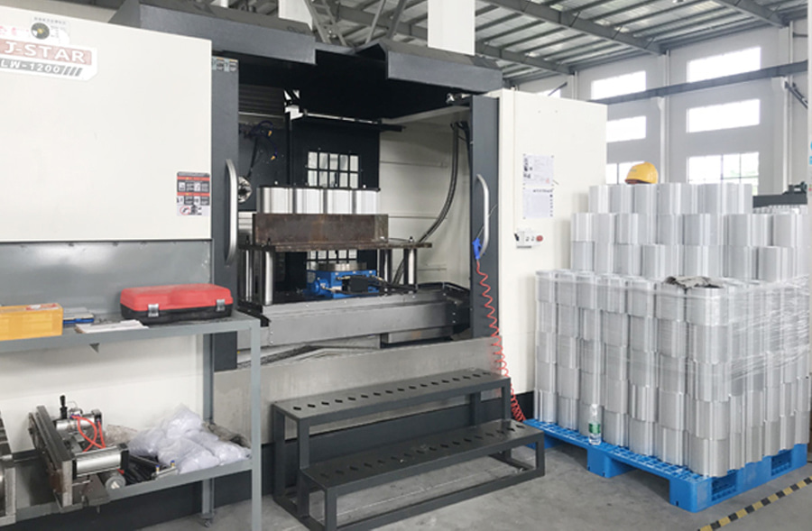 Horizontální obráběcí centrum